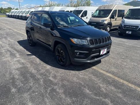 Used 2019 Jeep Compass Latitude AWD/4WD image 2