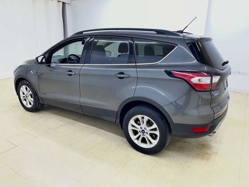 Used 2017 Ford Escape SE w/ Equipment Group 201A image 3