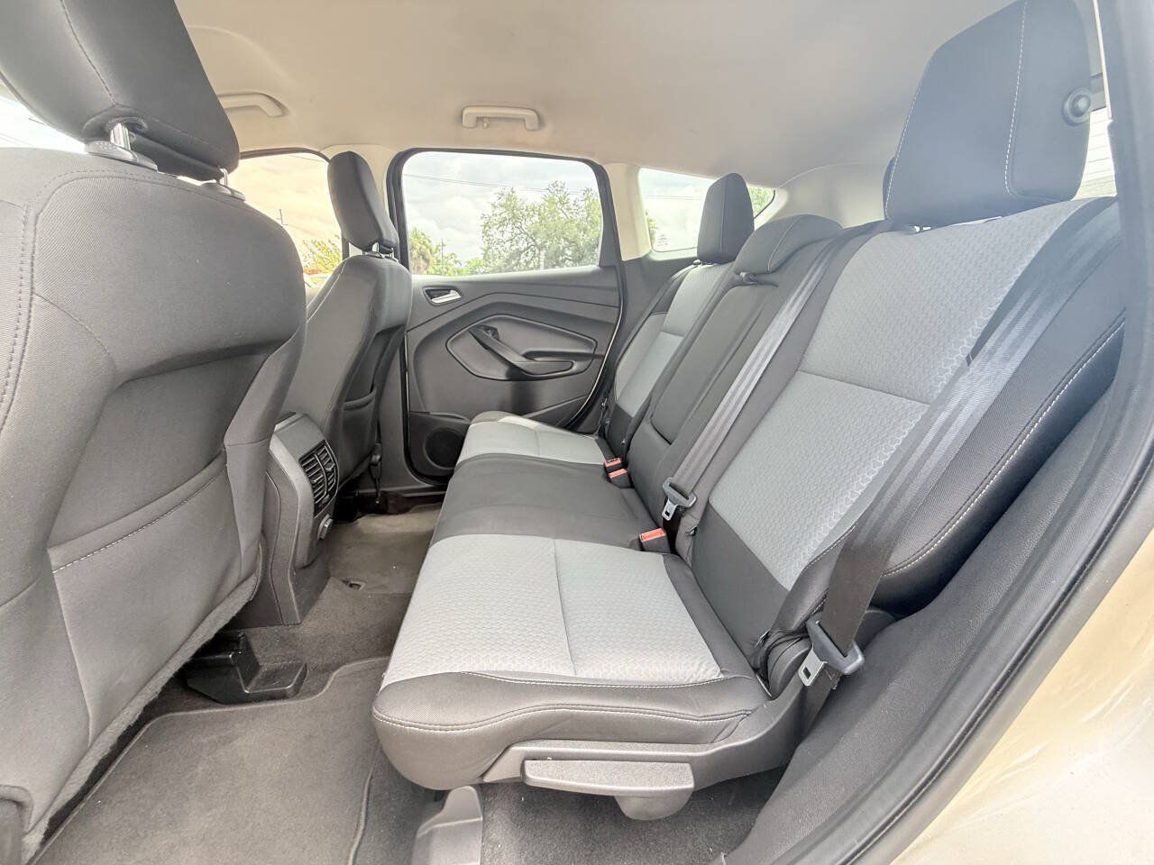 Used 2018 Ford Escape SE w/ Ford Safe & Smart Package AWD/4WD image 15
