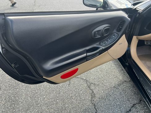 Used 2004 Chevrolet Corvette Base w/ Preferred Equipment Group image 11