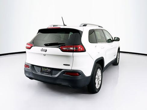 Used 2018 Jeep Cherokee Latitude FWD image 9