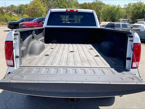 Used 2016 RAM 3500 SLT RWD image 31