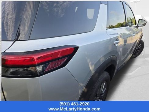 Used 2025 Nissan Pathfinder SV AWD/4WD image 9
