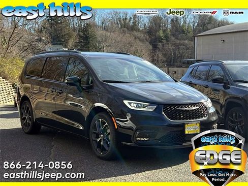 New 2026 Chrysler Pacifica Select w/ S Appearance Package image 1