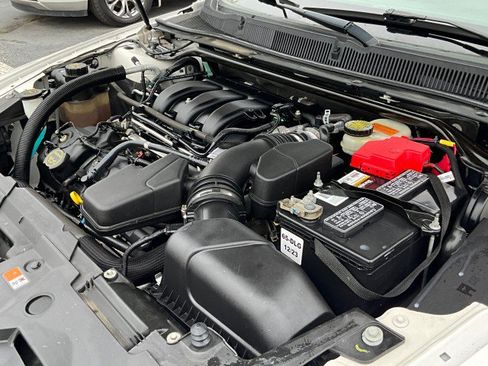 Used 2015 Ford Taurus SEL FWD image 10