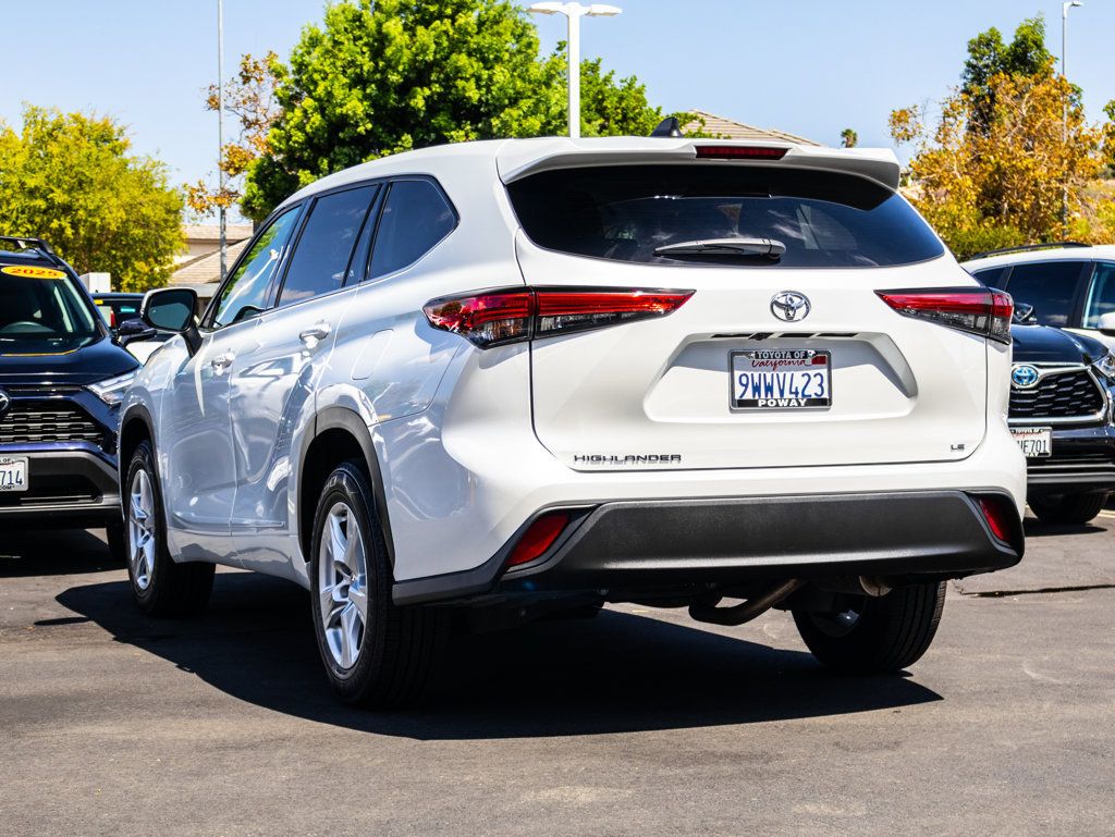 Used 2022 Toyota Highlander LE FWD image 7