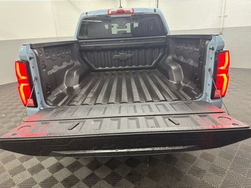 Used 2025 Chevrolet Colorado Z71 w/ Technology Package AWD/4WD image 9