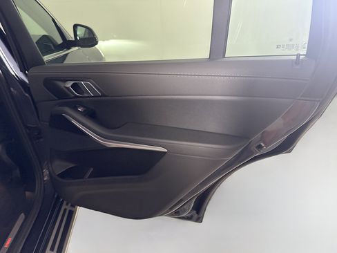 Used 2022 BMW X7 xDrive40i w/ Parking Assistance Package image 28