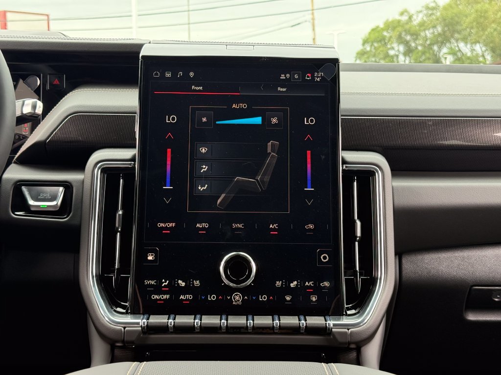 New 2026 GMC Yukon XL Elevation w/ Elevation Premium Package AWD/4WD image 34