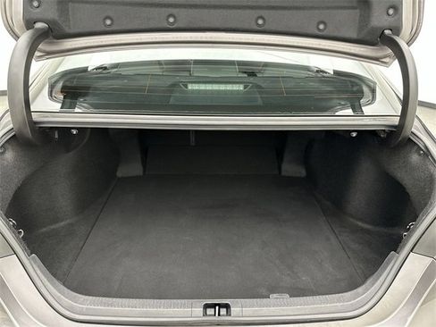 Used 2018 Toyota Camry LE image 22