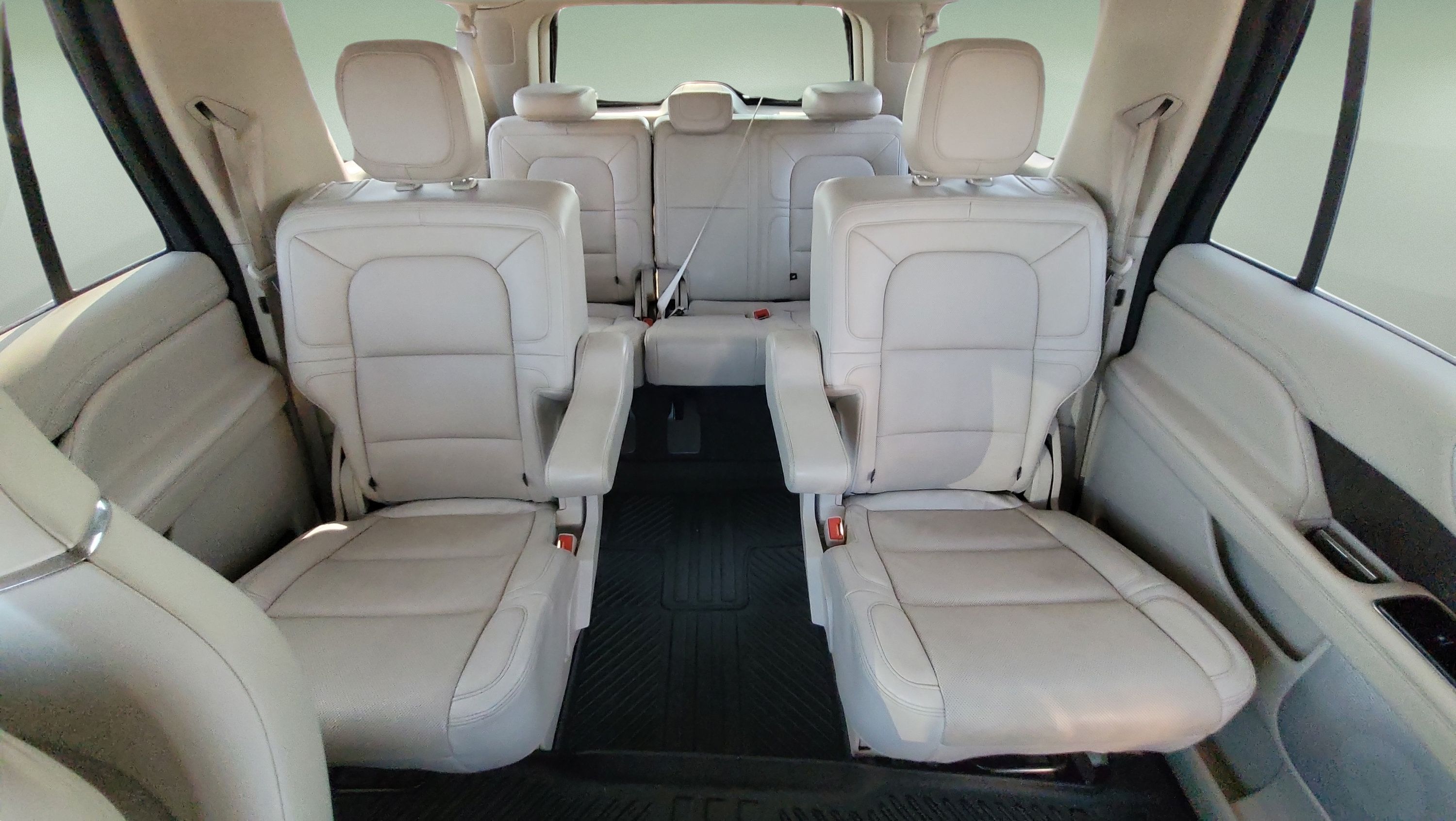 Used 2021 Lincoln Navigator L Reserve w/ Luxury Package AWD/4WD image 19