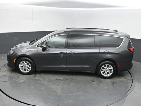 Used 2021 Chrysler Voyager Lxi image 38