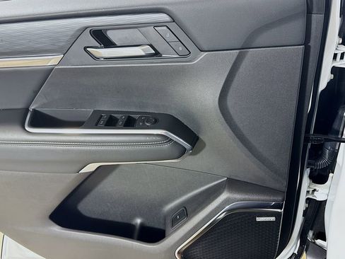 Certified 2025 GMC Acadia Elevation FWD image 16