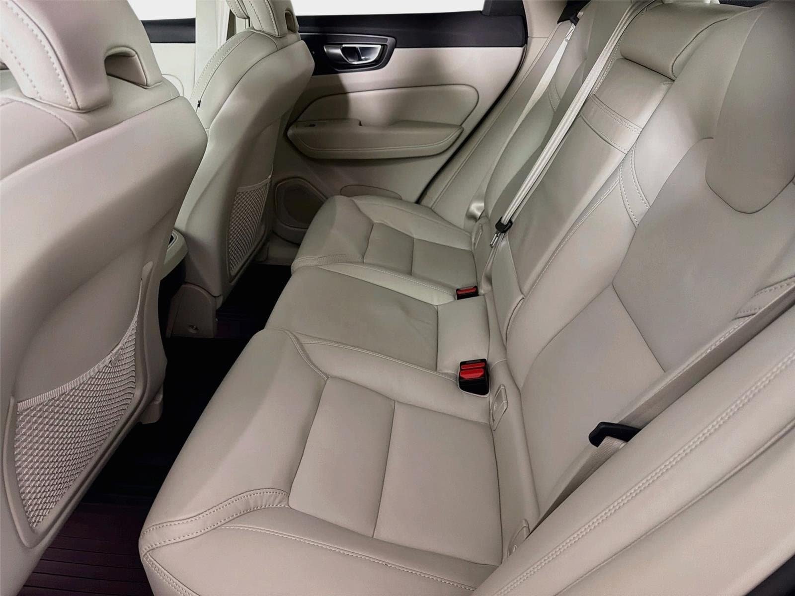 Used 2022 Volvo XC60 B5 Inscription w/ Advanced Package FWD image 23