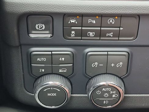 New 2026 Chevrolet Tahoe LT w/ Comfort Package AWD/4WD image 18