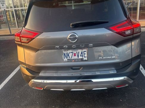 Used 2021 Nissan Rogue Platinum image 8