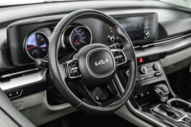 Used 2023 Kia Carnival LX FWD image 14
