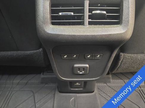 Used 2022 Chevrolet Equinox Premier AWD/4WD image 14