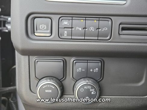 Used 2022 Chevrolet Suburban LS RWD image 25