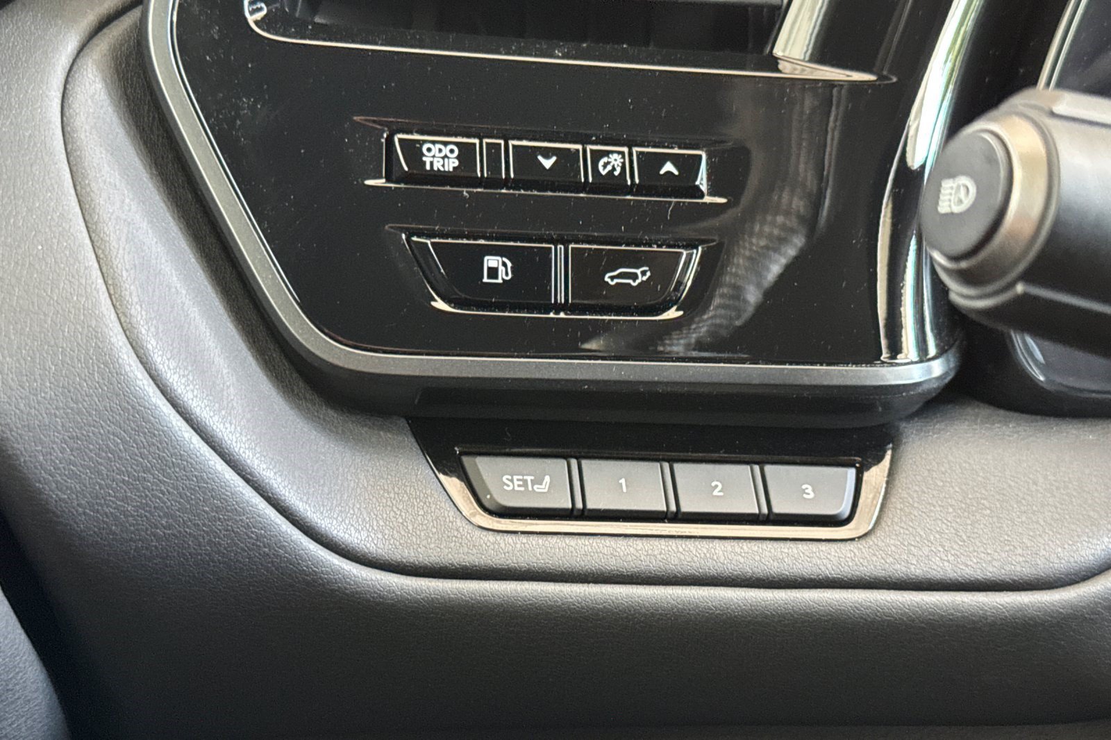 Certified 2026 Lexus TX 500h AWD w/ Technology Package image 37