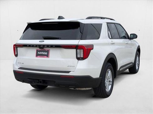 New 2025 Ford Explorer Active image 2