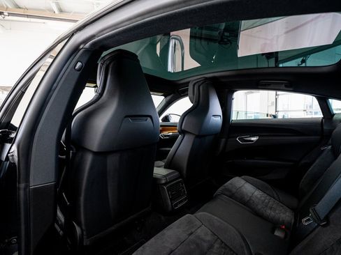 Used 2022 Audi e-tron GT Premium Plus image 51