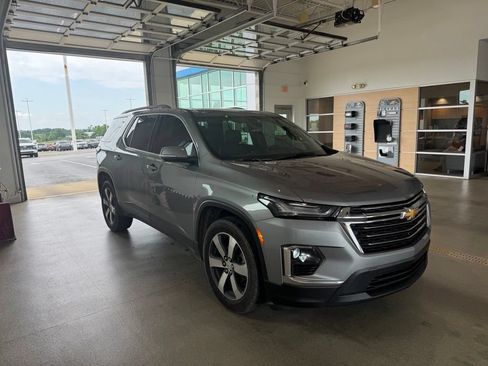 Used 2023 Chevrolet Traverse LT w/ LT Premium Package AWD/4WD image 2