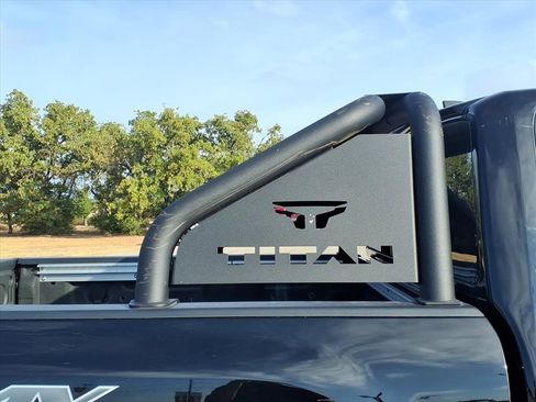 Used 2024 Nissan Titan PRO-4X w/ Pro-4x Convenience Package image 9