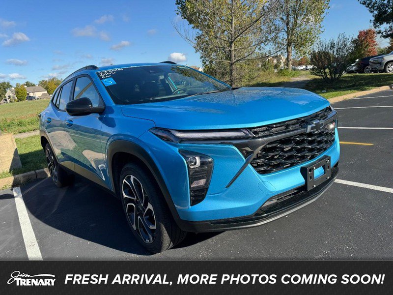 Used 2025 Chevrolet Trax RS w/ Driver Confidence Package FWD image 1