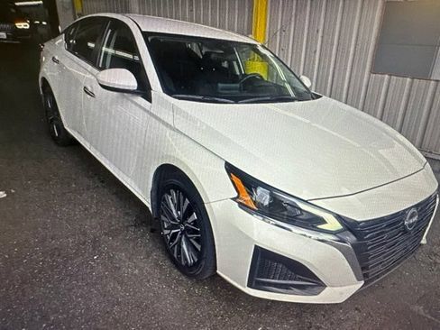 Used 2023 Nissan Altima 2.5 SV AWD/4WD image 12