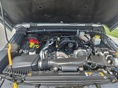 Used 2023 Jeep Gladiator Sport AWD/4WD image 32