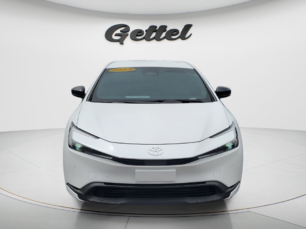 Used 2024 Toyota Prius LE FWD image 2