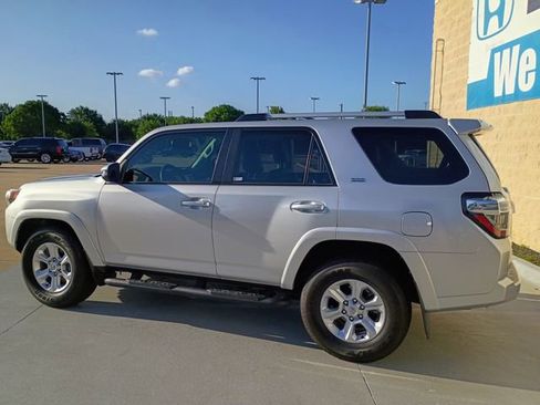Used 2022 Toyota 4Runner SR5 Premium w/ Moonroof Package RWD image 4