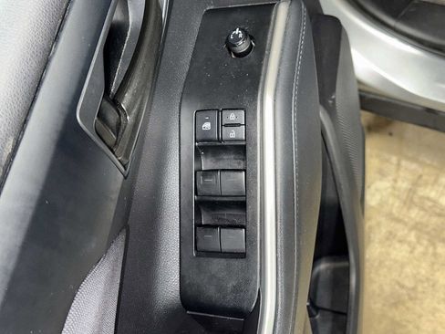 Used 2021 Toyota Highlander LE image 23