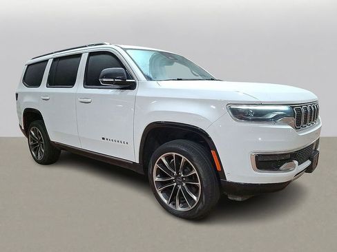 Used 2023 Jeep Wagoneer Series III w/ Premium Group I image 2