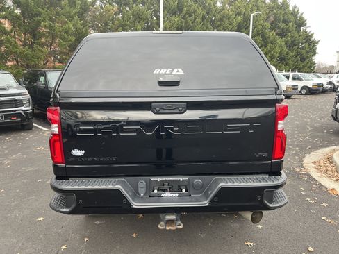 Used 2022 Chevrolet Silverado 2500 LTZ w/ LTZ Plus Package image 9