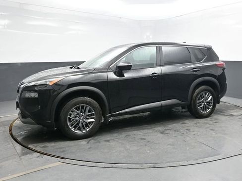 Used 2023 Nissan Rogue S AWD/4WD image 3