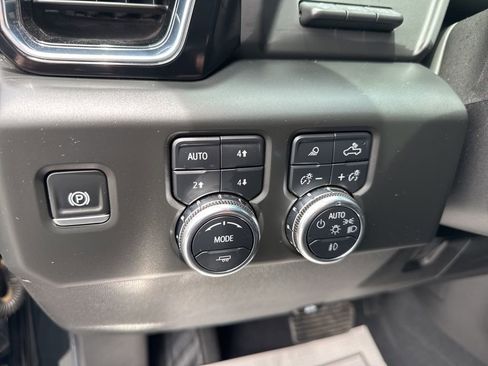 Used 2025 GMC Sierra 3500 Denali w/ Denali Reserve Package AWD/4WD image 16
