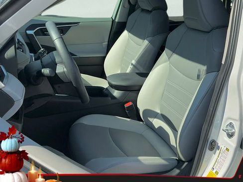 Used 2024 Toyota RAV4 XLE Premium image 31