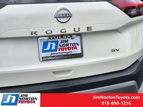 Used 2023 Nissan Rogue SV FWD image 11