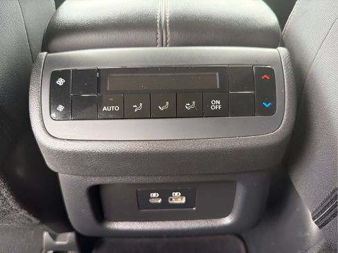 Used 2024 Nissan Pathfinder SV FWD image 25