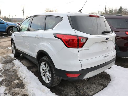 Used 2019 Ford Escape SE image 2