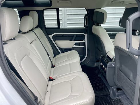 Certified 2024 Land Rover Defender 110 SE image 31