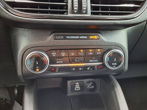 Certified 2025 Ford Escape ST-Line Select AWD/4WD image 23
