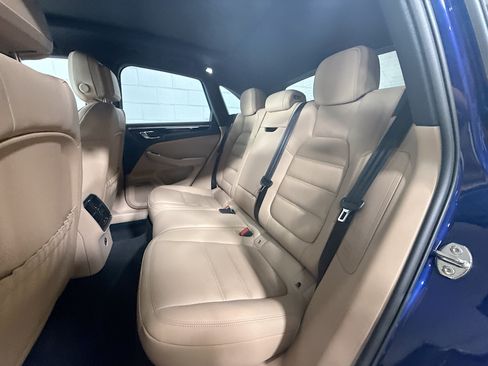Certified 2026 Porsche Macan AWD/4WD image 21