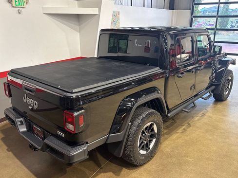 Used 2023 Jeep Gladiator Overland w/ Cold Weather Group AWD/4WD image 4
