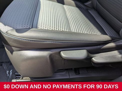 Used 2025 Chevrolet Trax LT w/ LT Convenience Package FWD image 19