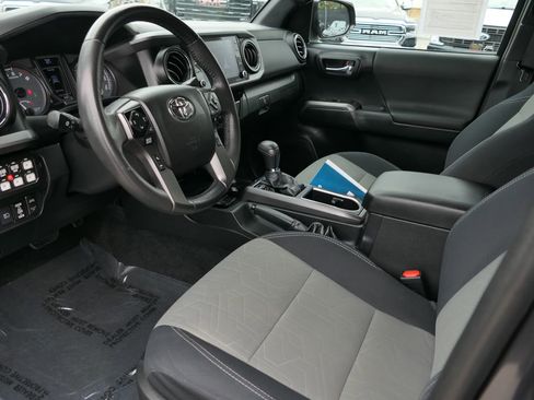 Used 2021 Toyota Tacoma TRD Off-Road image 11