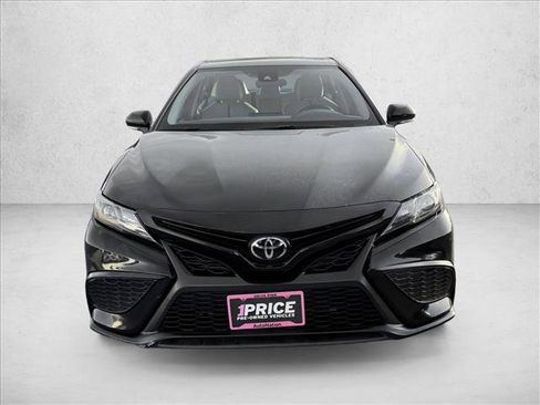 Used 2023 Toyota Camry SE image 2