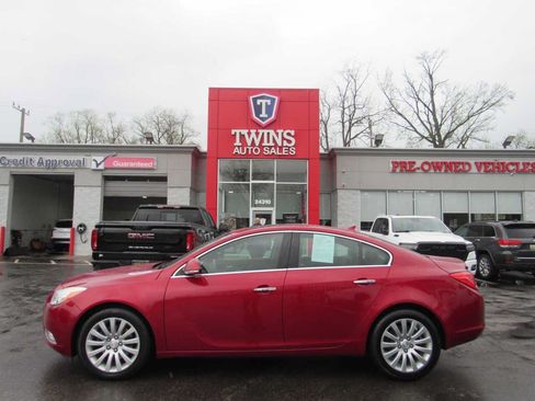 Used 2013 Buick Regal Premium FWD image 1